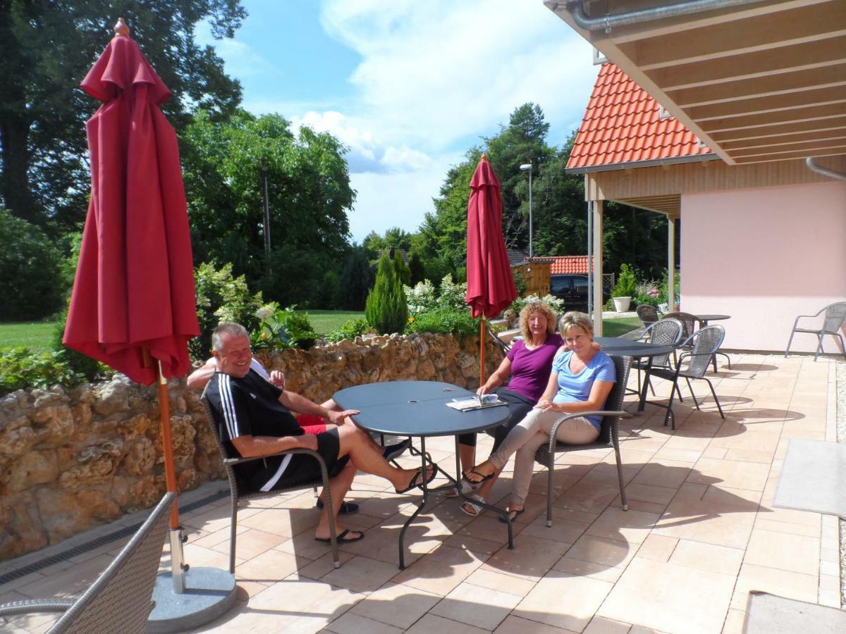 Pension Am Kirschgarten Гьосвайнщайн Екстериор снимка