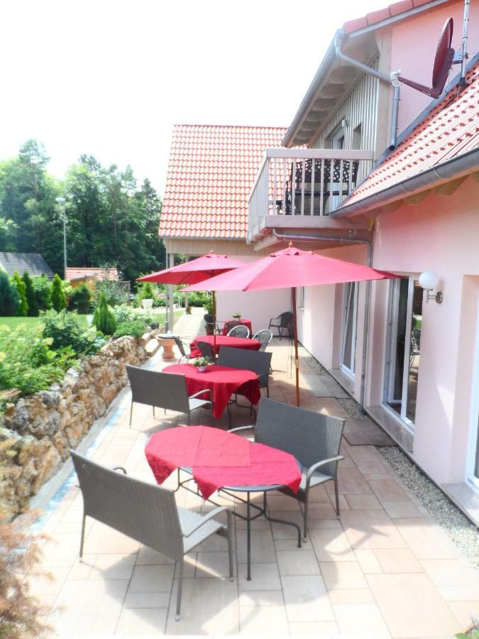 Pension Am Kirschgarten Гьосвайнщайн Екстериор снимка